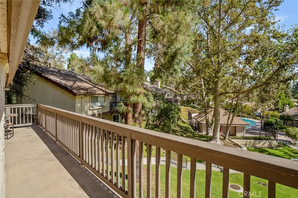 66 Mockingbird Court Oak Park, CA 91377