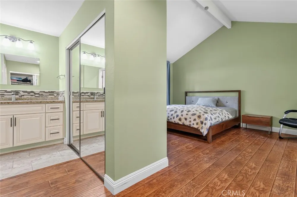 66 Mockingbird Court Oak Park, CA 91377