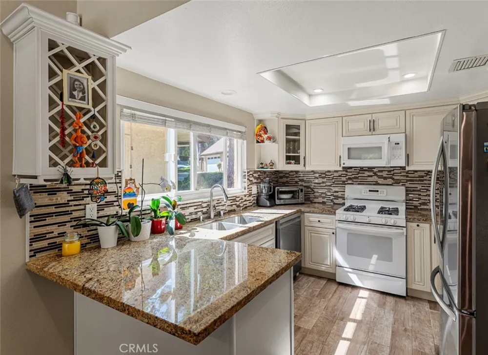 66 Mockingbird Court Oak Park, CA 91377