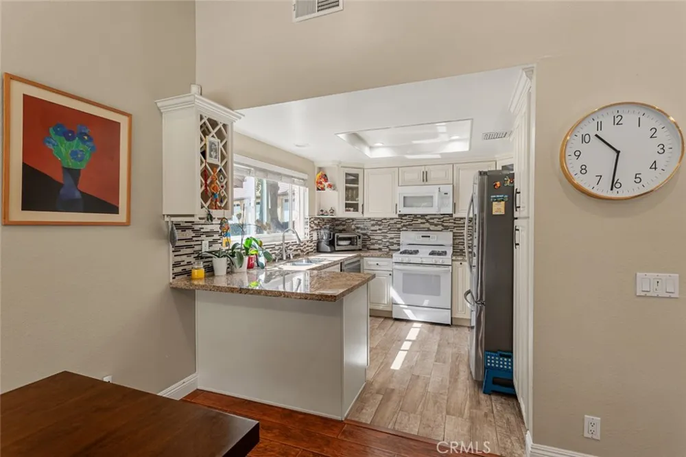66 Mockingbird Court Oak Park, CA 91377