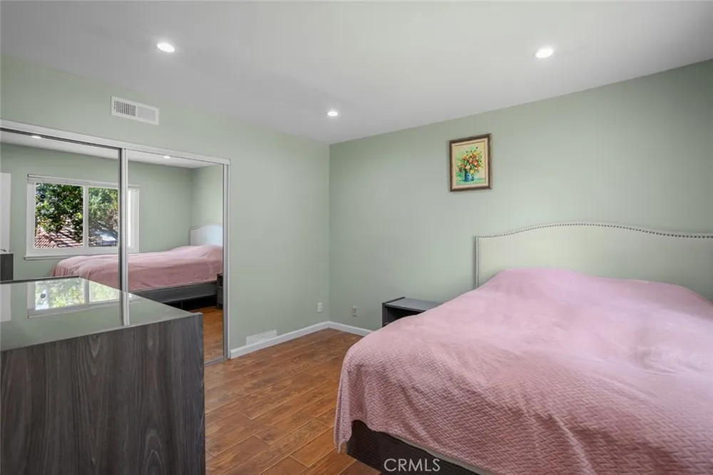 66 Mockingbird Court Oak Park, CA 91377
