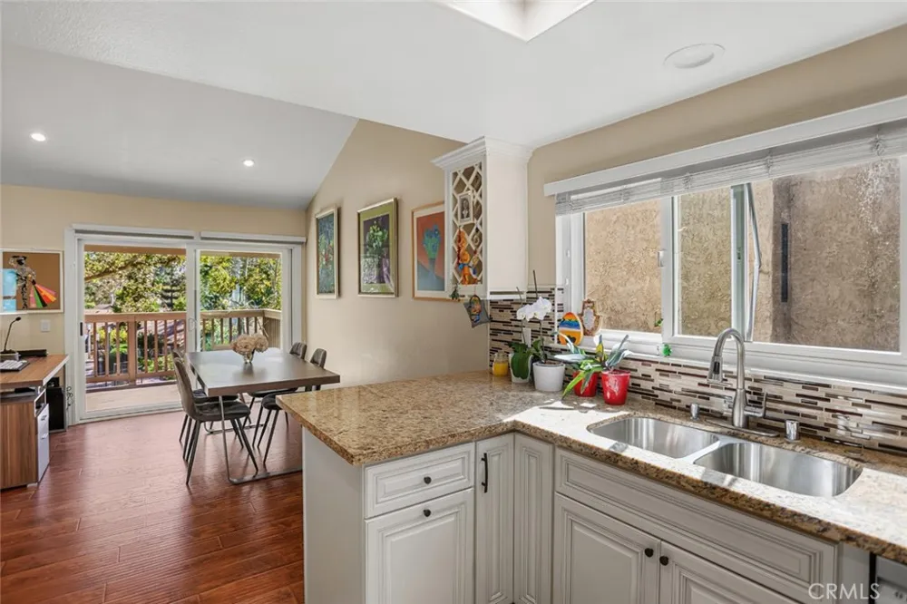 66 Mockingbird Court Oak Park, CA 91377