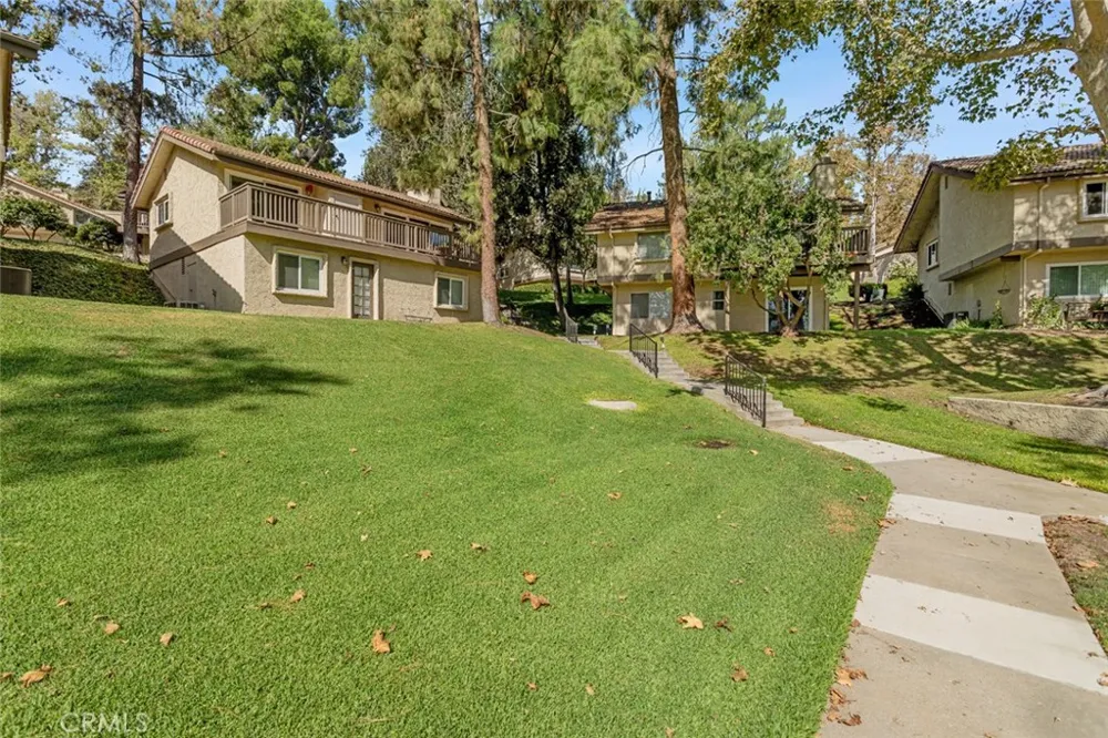 66 Mockingbird Court Oak Park, CA 91377