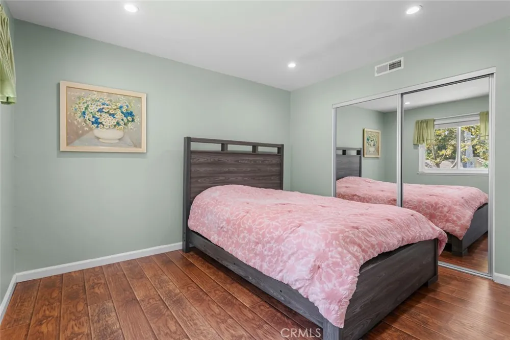 66 Mockingbird Court Oak Park, CA 91377