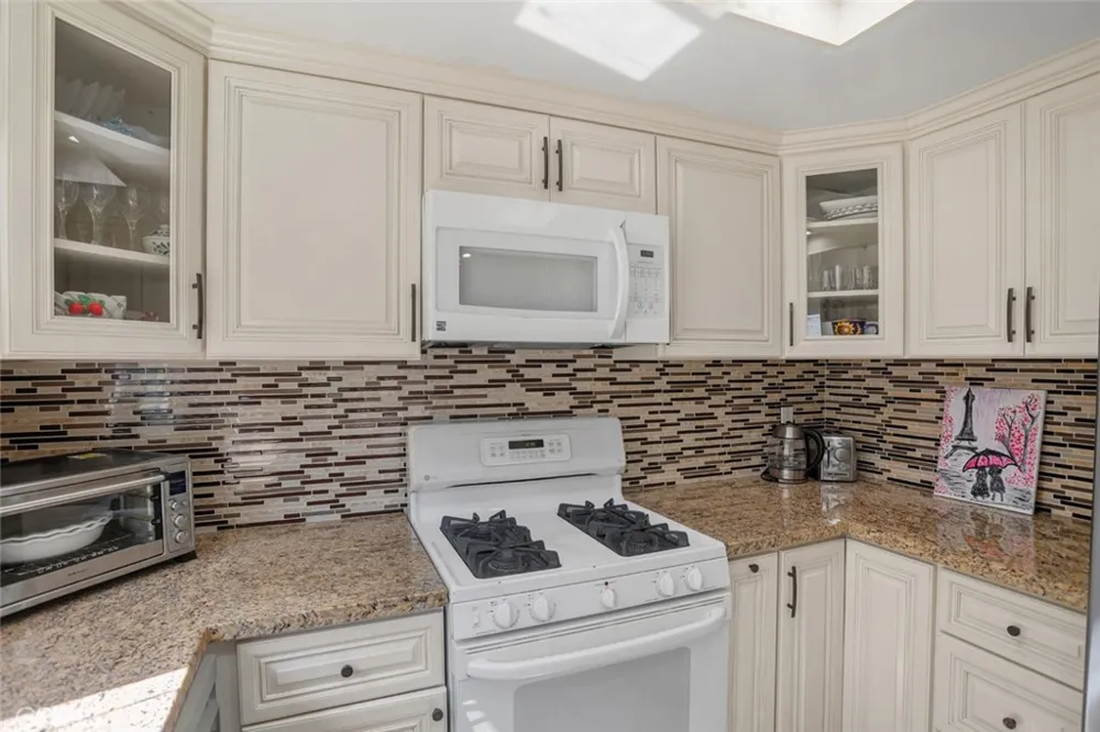 66 Mockingbird Court Oak Park, CA 91377