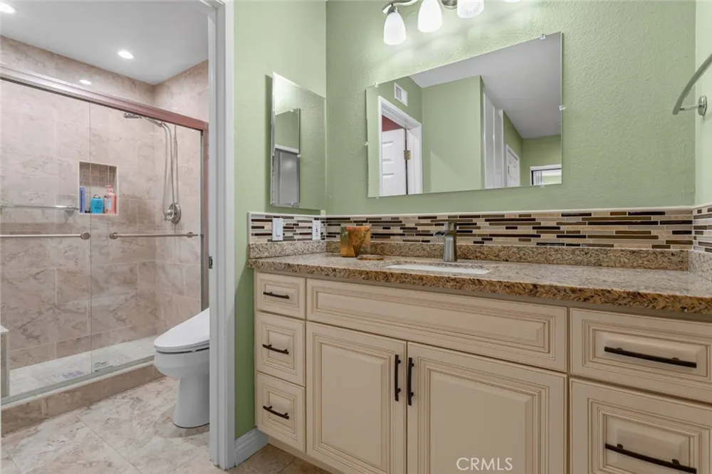 66 Mockingbird Court Oak Park, CA 91377