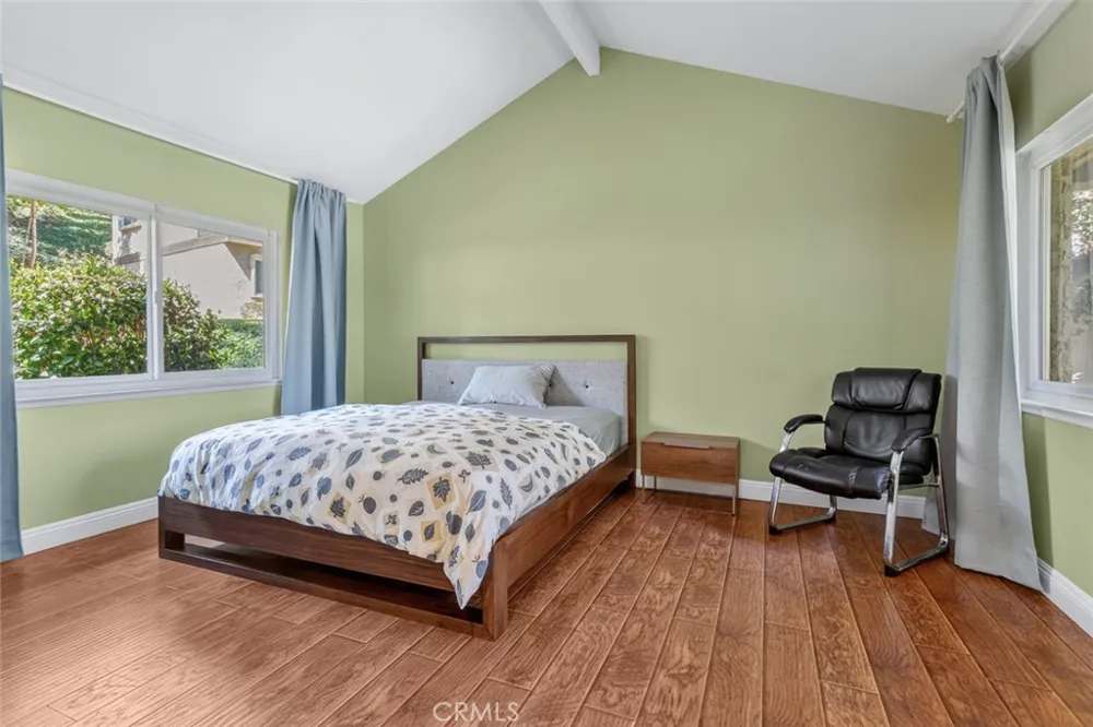66 Mockingbird Court Oak Park, CA 91377