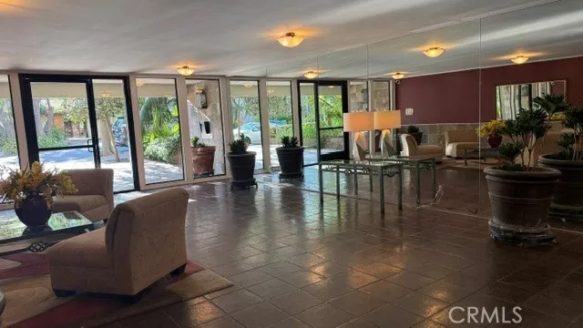 1230 Sweetzer #114 West Hollywood, CA 90069