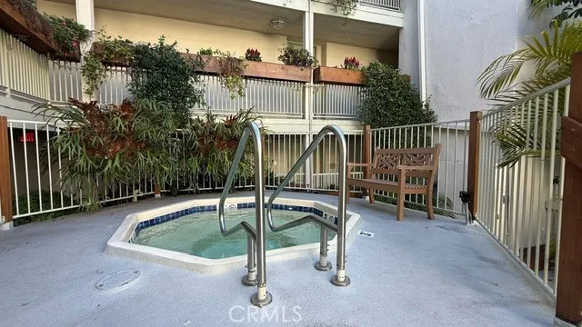 1230 Sweetzer #114 West Hollywood, CA 90069