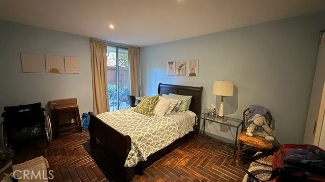 1230 Sweetzer #114 West Hollywood, CA 90069