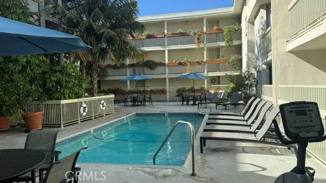 1230 Sweetzer #114 West Hollywood, CA 90069