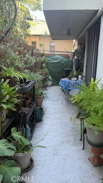 1230 Sweetzer #114 West Hollywood, CA 90069