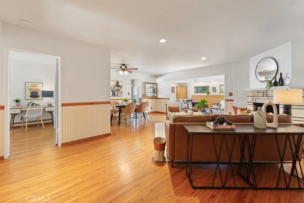 868 Stevely Long Beach, CA 90815