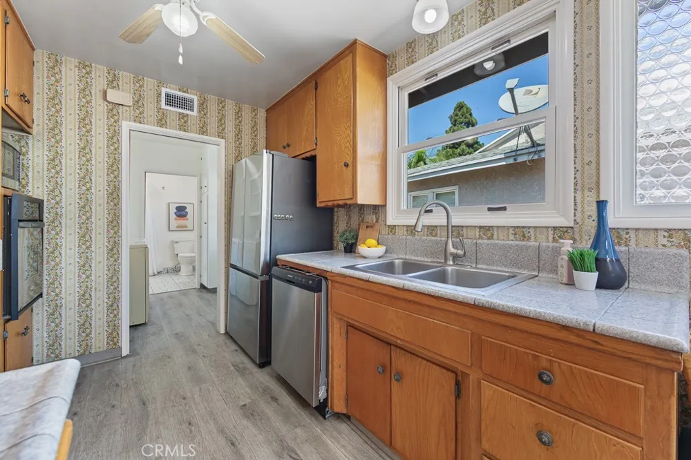 868 Stevely Long Beach, CA 90815