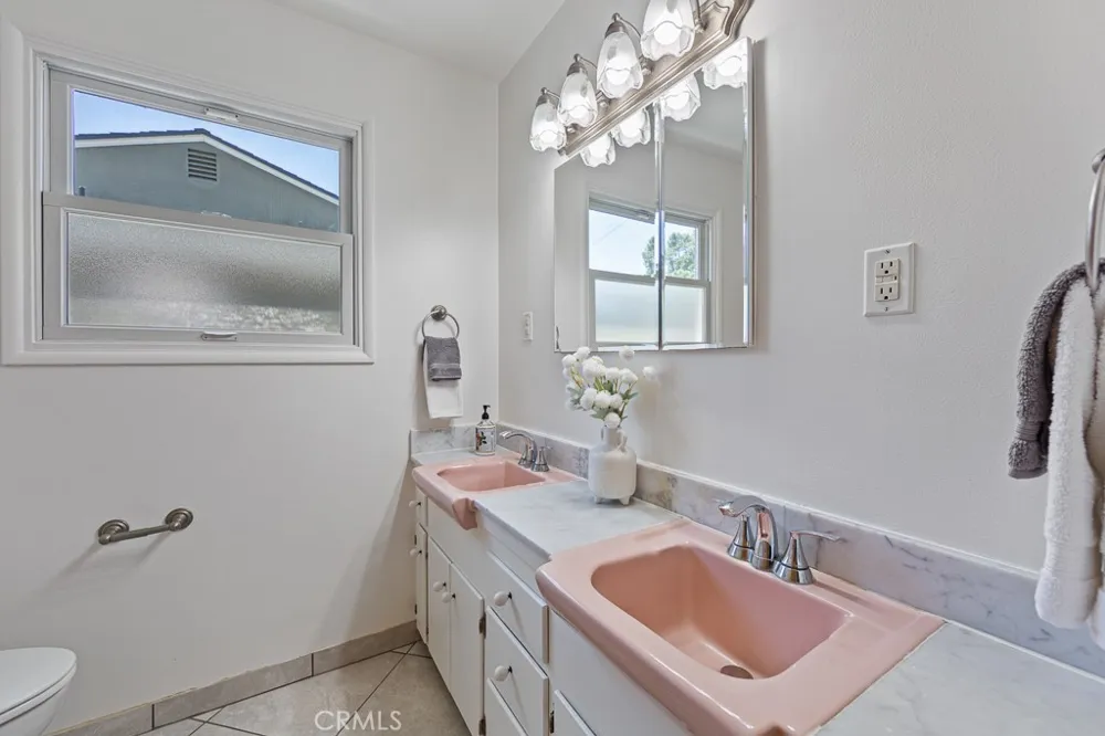 868 Stevely Long Beach, CA 90815