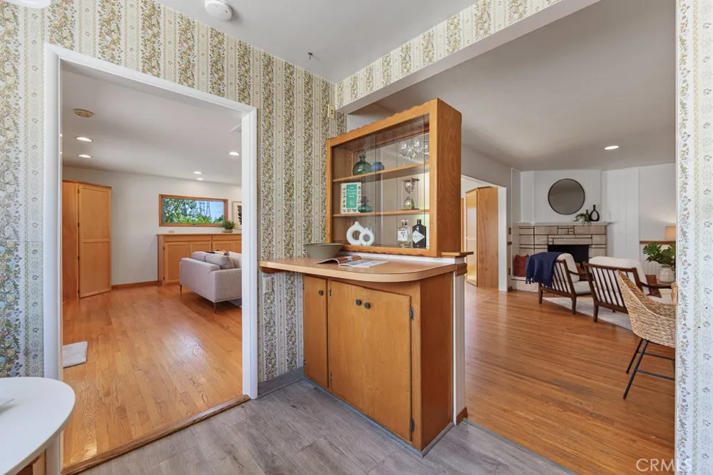 868 Stevely Long Beach, CA 90815