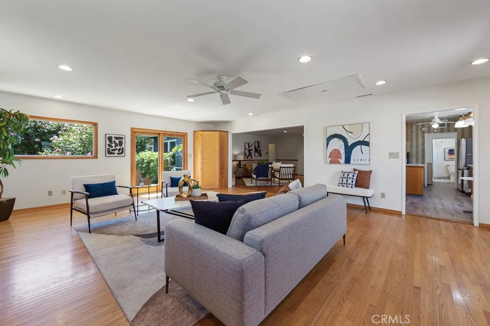 868 Stevely Long Beach, CA 90815