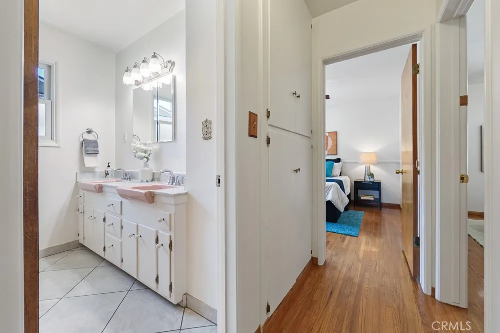 868 Stevely Long Beach, CA 90815