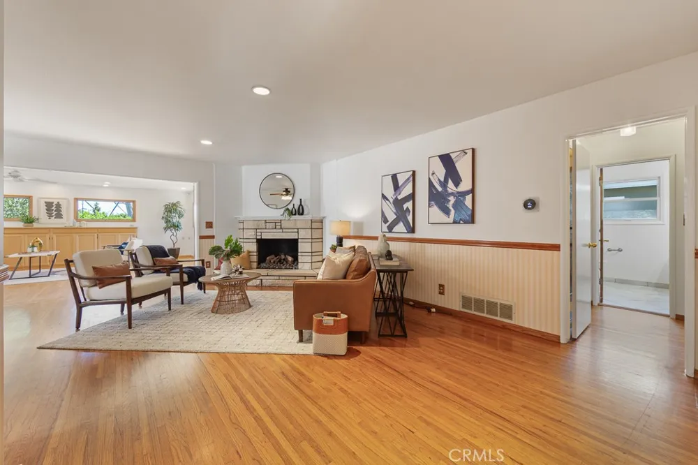 868 Stevely Long Beach, CA 90815