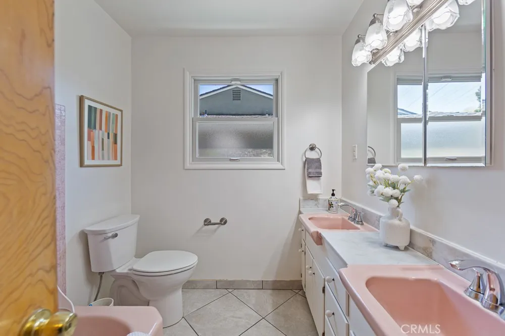 868 Stevely Long Beach, CA 90815