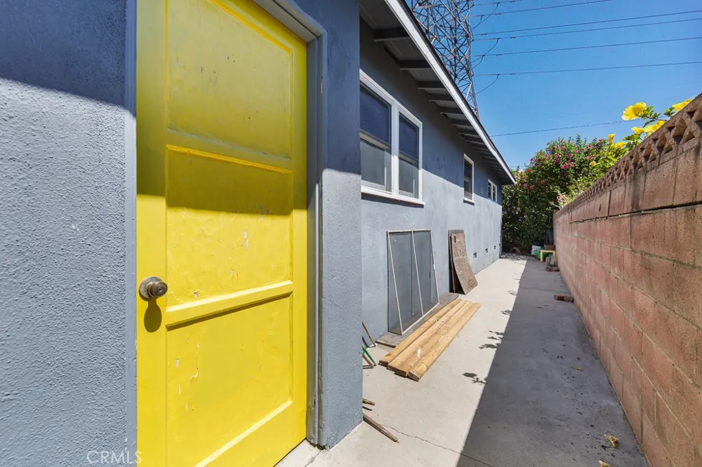 868 Stevely Long Beach, CA 90815