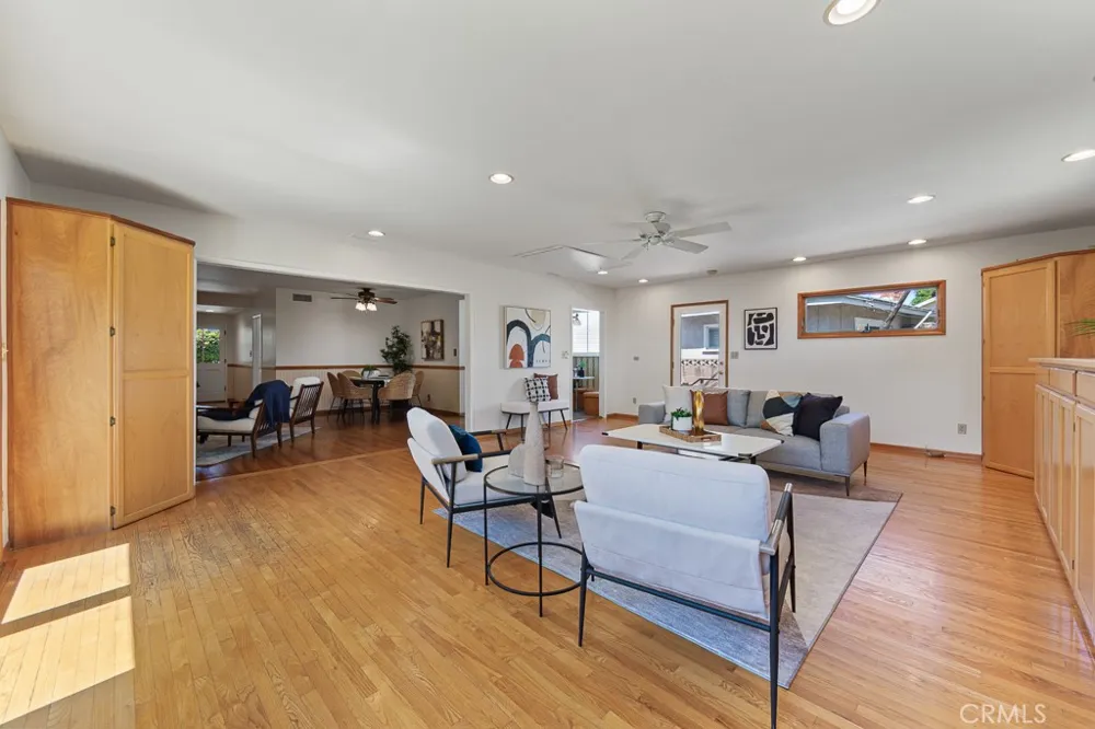 868 Stevely Long Beach, CA 90815