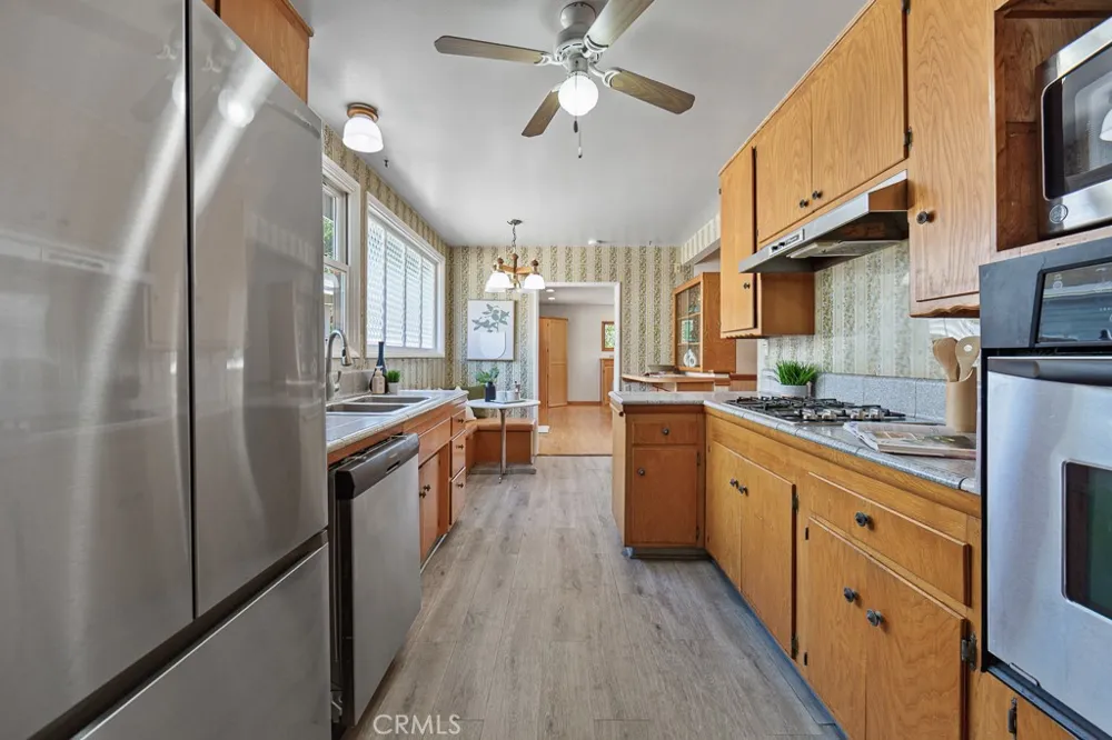 868 Stevely Long Beach, CA 90815