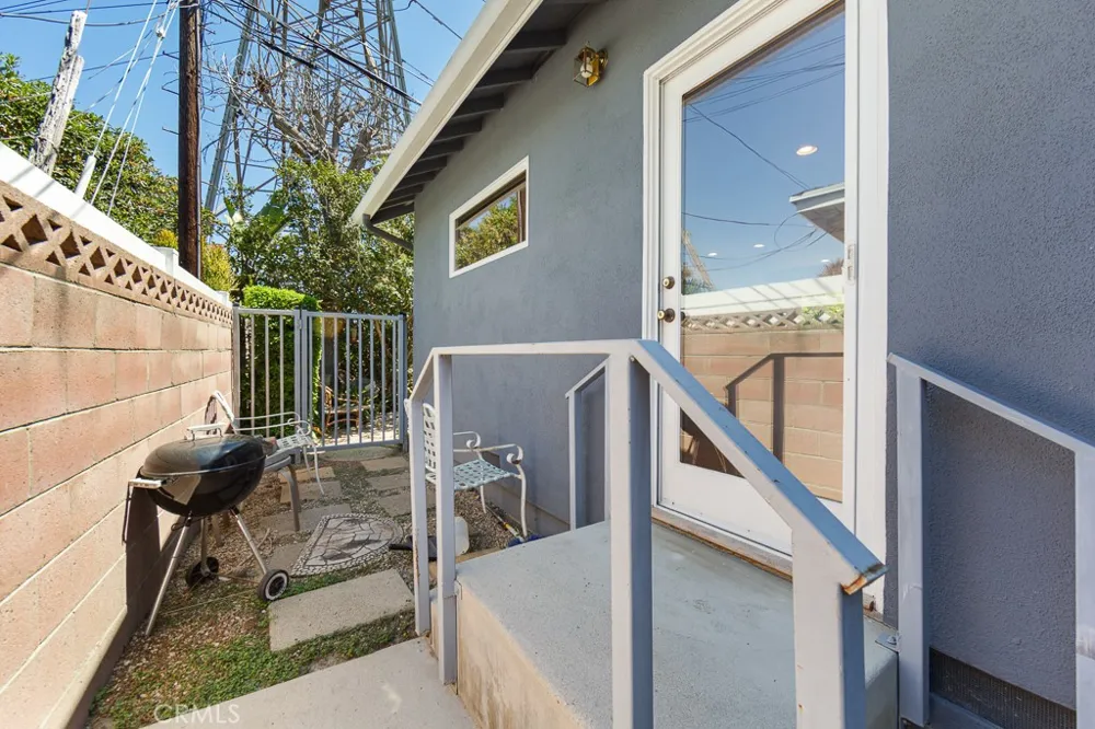 868 Stevely Long Beach, CA 90815