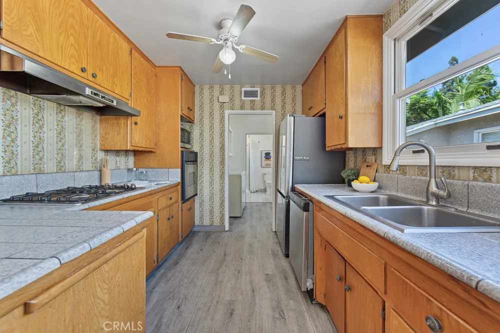 868 Stevely Long Beach, CA 90815