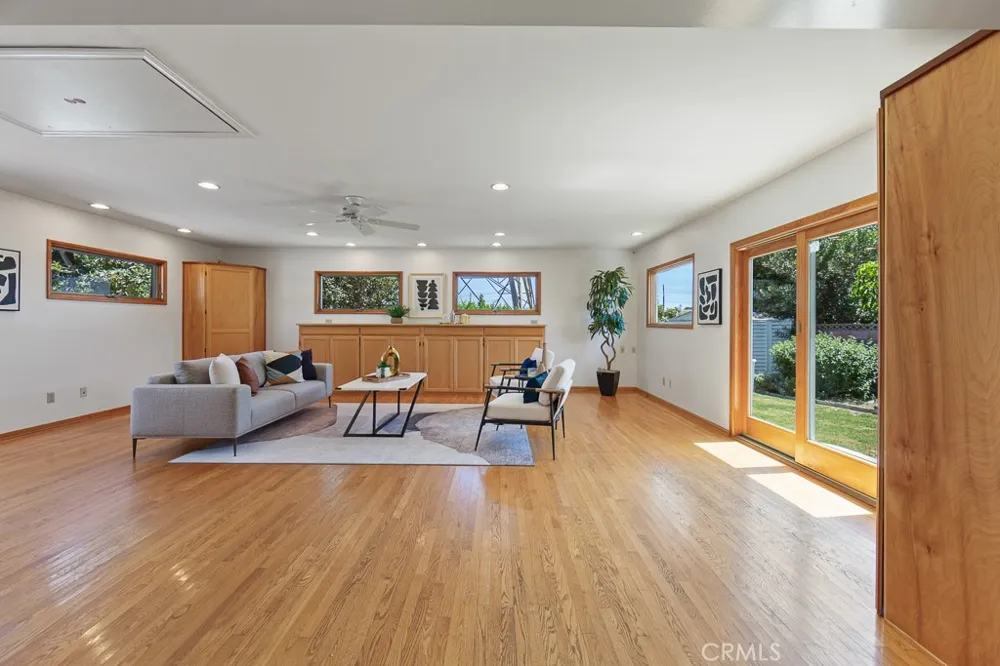 868 Stevely Long Beach, CA 90815