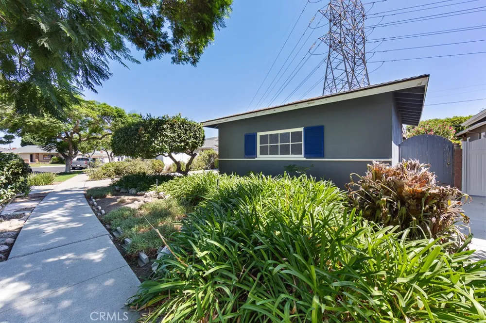 868 Stevely Long Beach, CA 90815