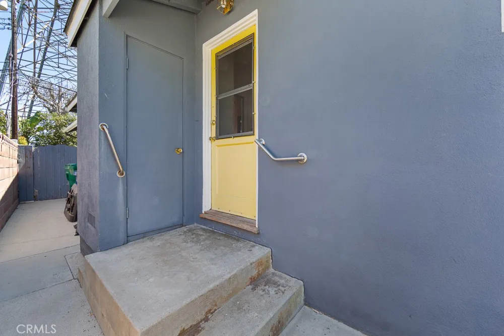 868 Stevely Long Beach, CA 90815