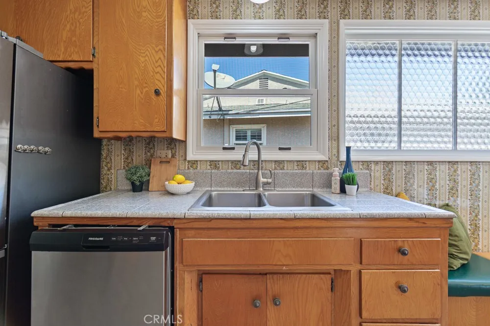 868 Stevely Long Beach, CA 90815
