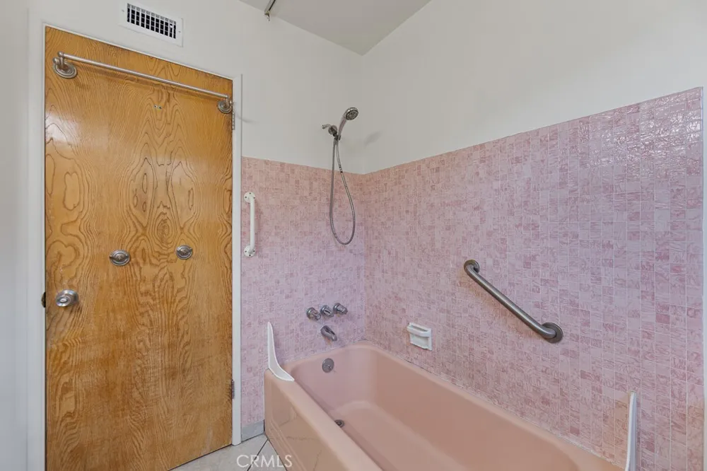 868 Stevely Long Beach, CA 90815