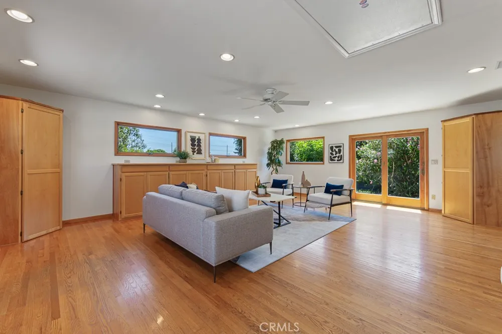 868 Stevely Long Beach, CA 90815