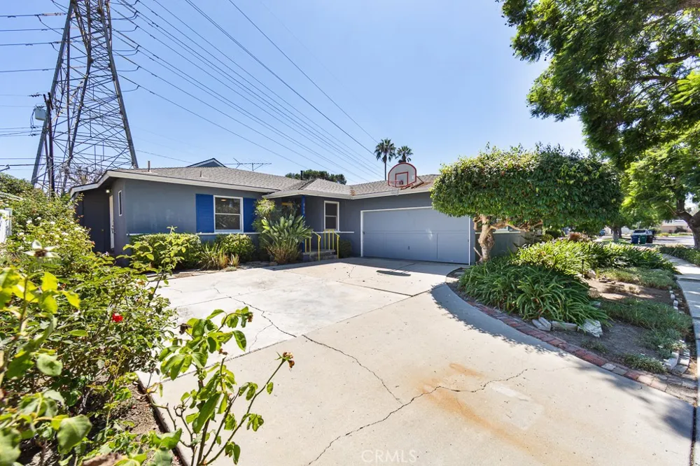 868 Stevely Long Beach, CA 90815