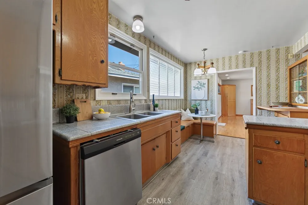 868 Stevely Long Beach, CA 90815