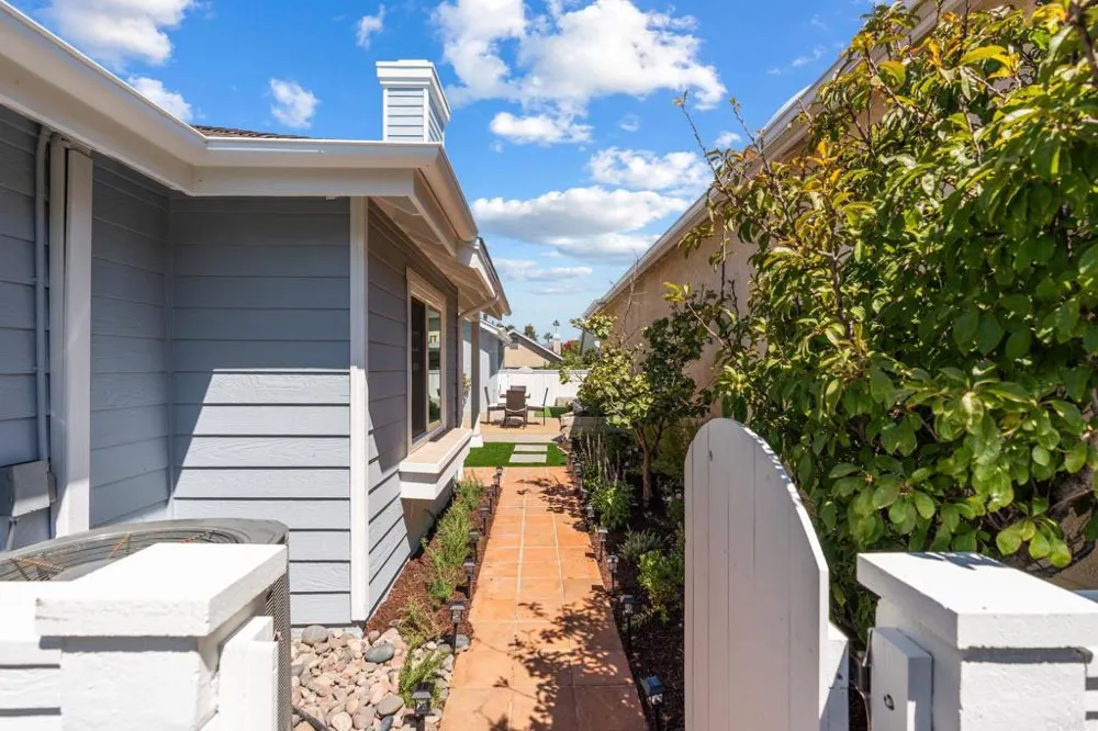 838 Windcrest Drive Carlsbad, CA 92011