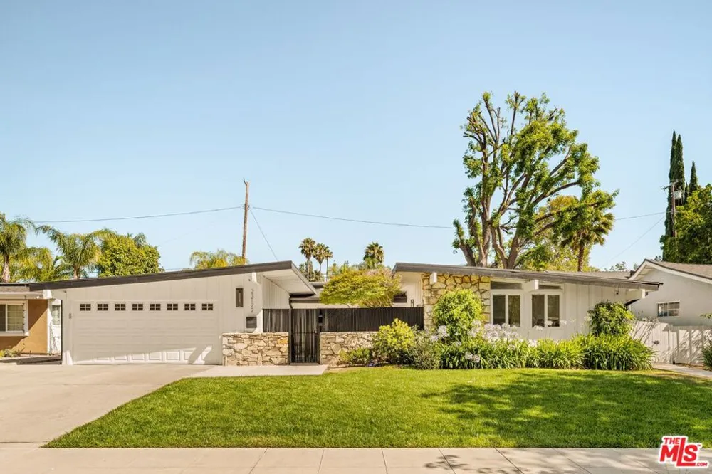 23122 Bigler Street Woodland Hills, CA 91364