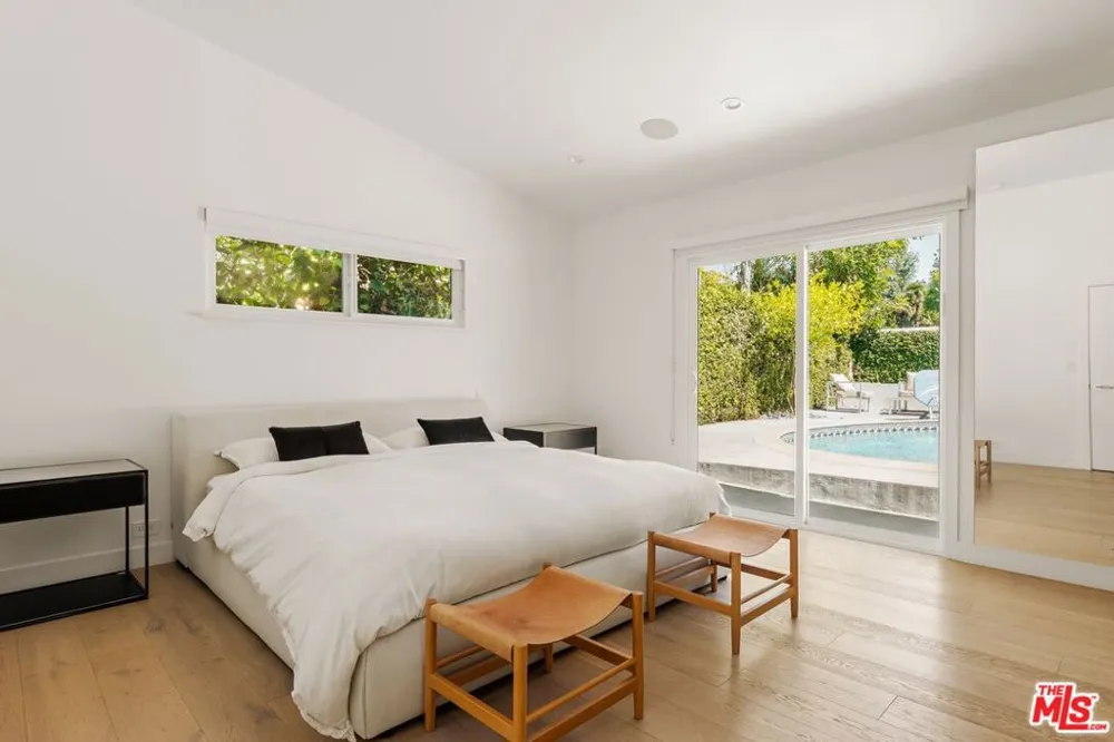 23122 Bigler Street Woodland Hills, CA 91364