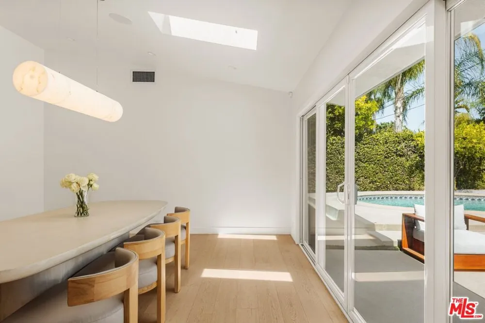 23122 Bigler Street Woodland Hills, CA 91364
