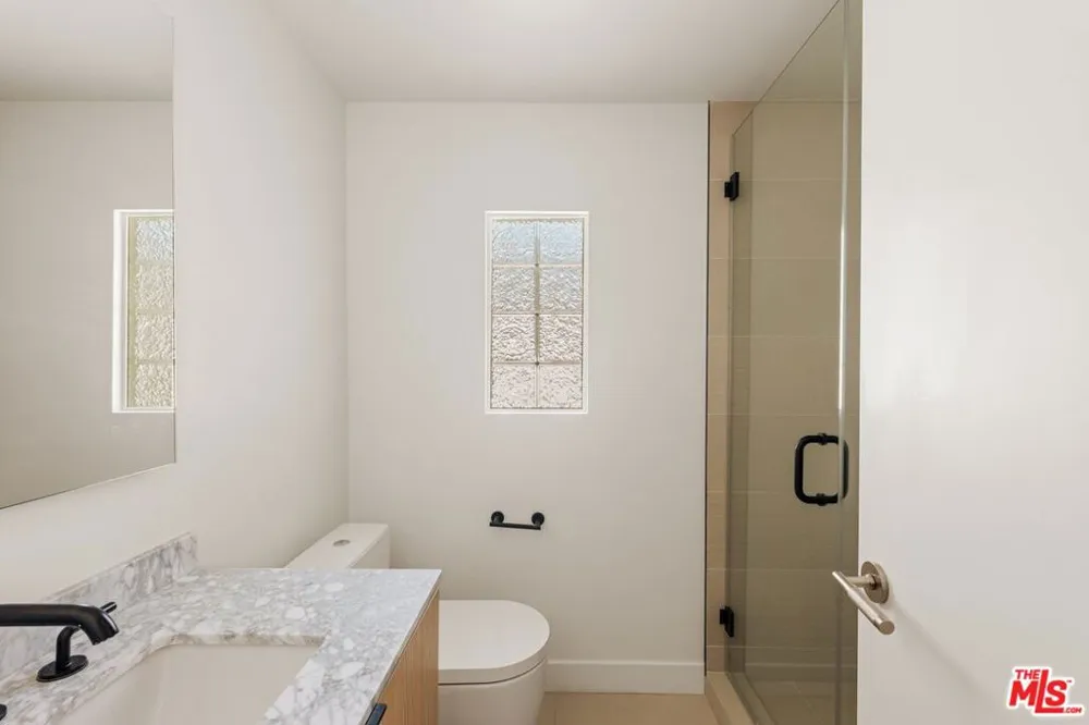 23122 Bigler Street Woodland Hills, CA 91364