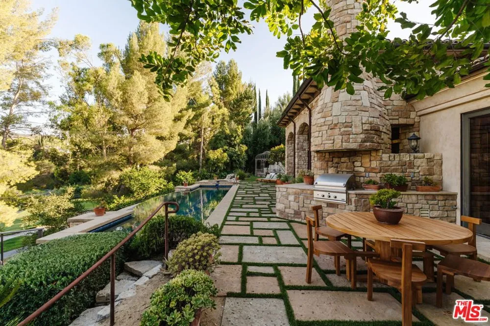 24903 Palmilla Drive Calabasas, CA 91302