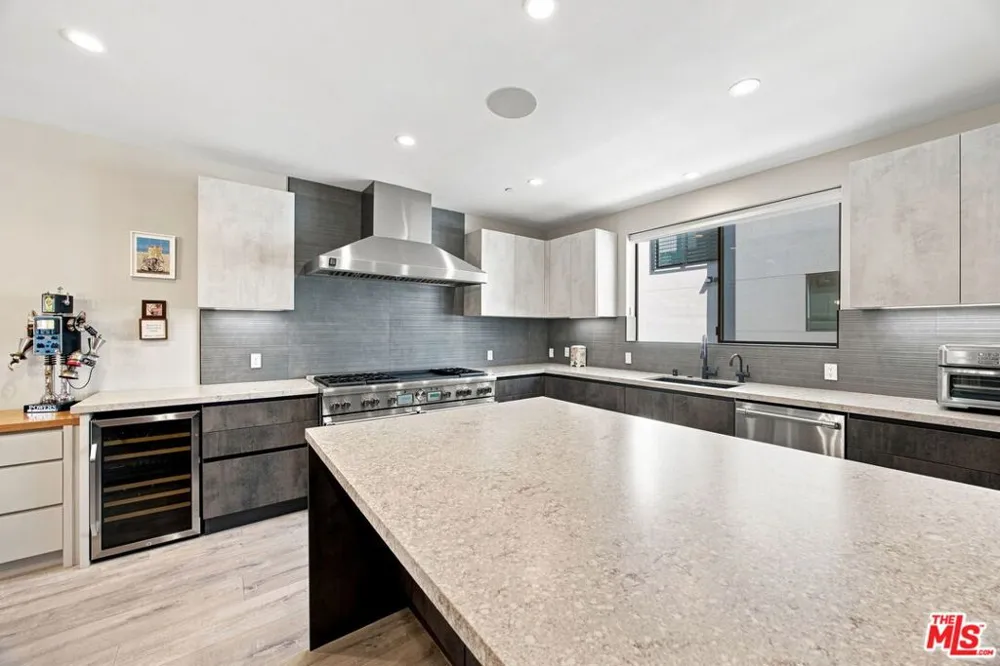 11622 Colfax Meadow Lane Studio City, CA 91604