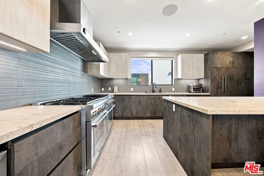 11622 Colfax Meadow Lane Studio City, CA 91604