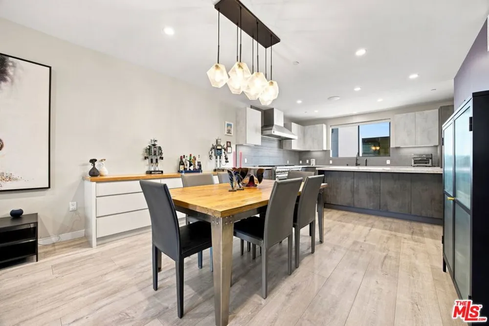 11622 Colfax Meadow Lane Studio City, CA 91604