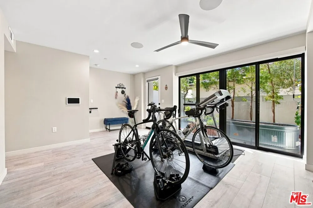 11622 Colfax Meadow Lane Studio City, CA 91604