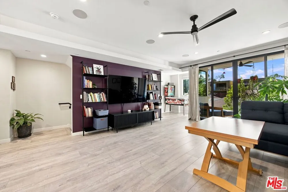 11622 Colfax Meadow Lane Studio City, CA 91604