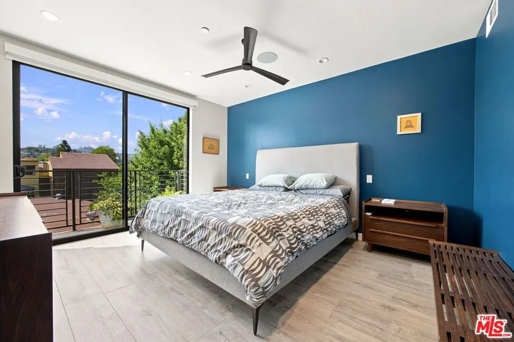 11622 Colfax Meadow Lane Studio City, CA 91604