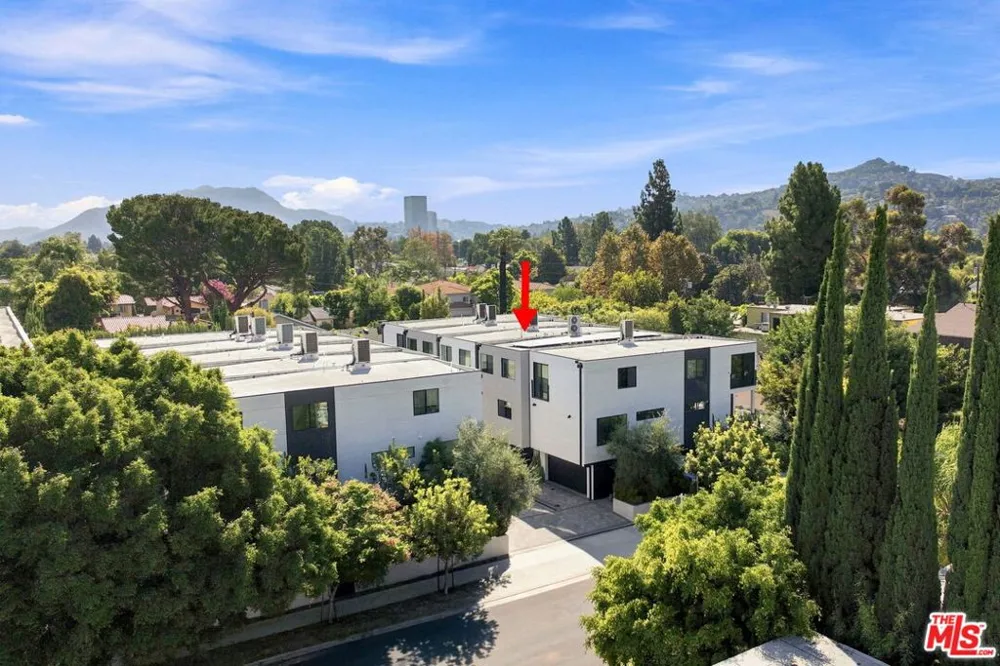 11622 Colfax Meadow Lane Studio City, CA 91604